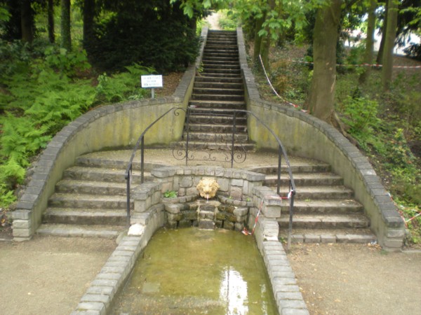 Figure 18 : Escalier du parc de l'Hôtel-de-Ville en grès.